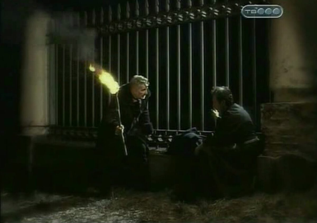 П.П. Дубровский в Париже находит дощечки "Велесовой книги" у аббатства Санлис. Кадр из фильма "Книга Заклинаний" (ТВ-3). 2008 г.