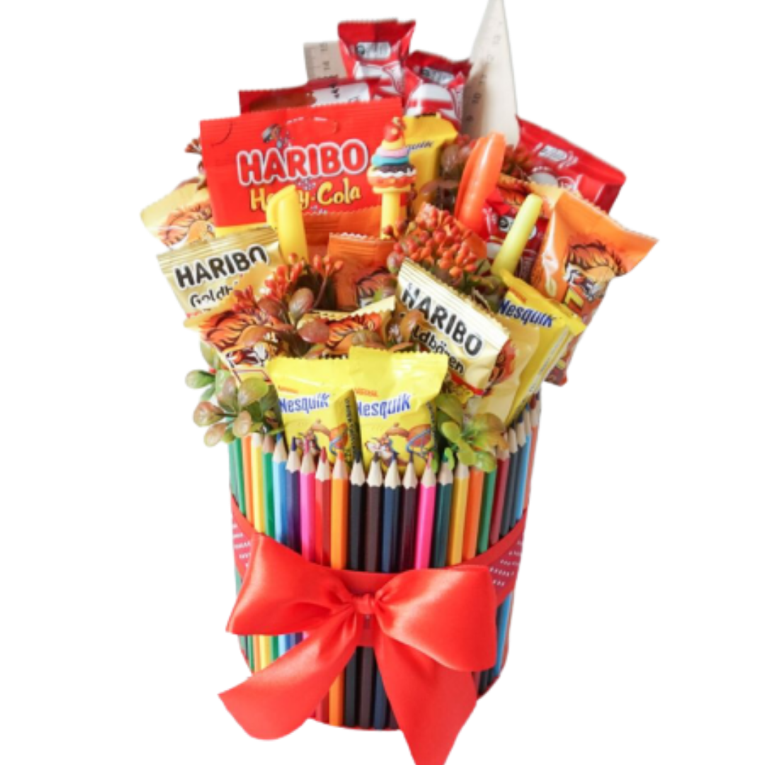 Первое сентября – очень дата и для учеников, и родителей. Хочется, чтобы этот яркий праздник, с которого начнется новый этап в жизни ребенка, стал незабываемым. Но стоит уделить особое внимание подарку для преподавателя, ведь именно этот человек будет сопровождать ученика на протяжении нескольких лет, давая ему знания и опыт. Красивые букеты цветов быстро завянут, да и цены на них космические перед 1 сентября. 