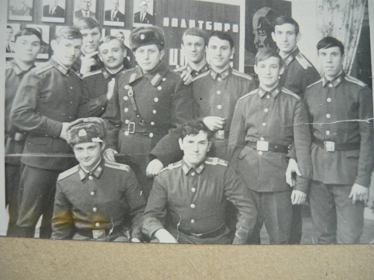 Николай Шорников и другие курсанты группы. НВВПОУ им. 60-летия Великого Октября.