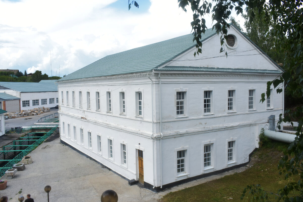 Один из цехов бывшего медеплавильного завода