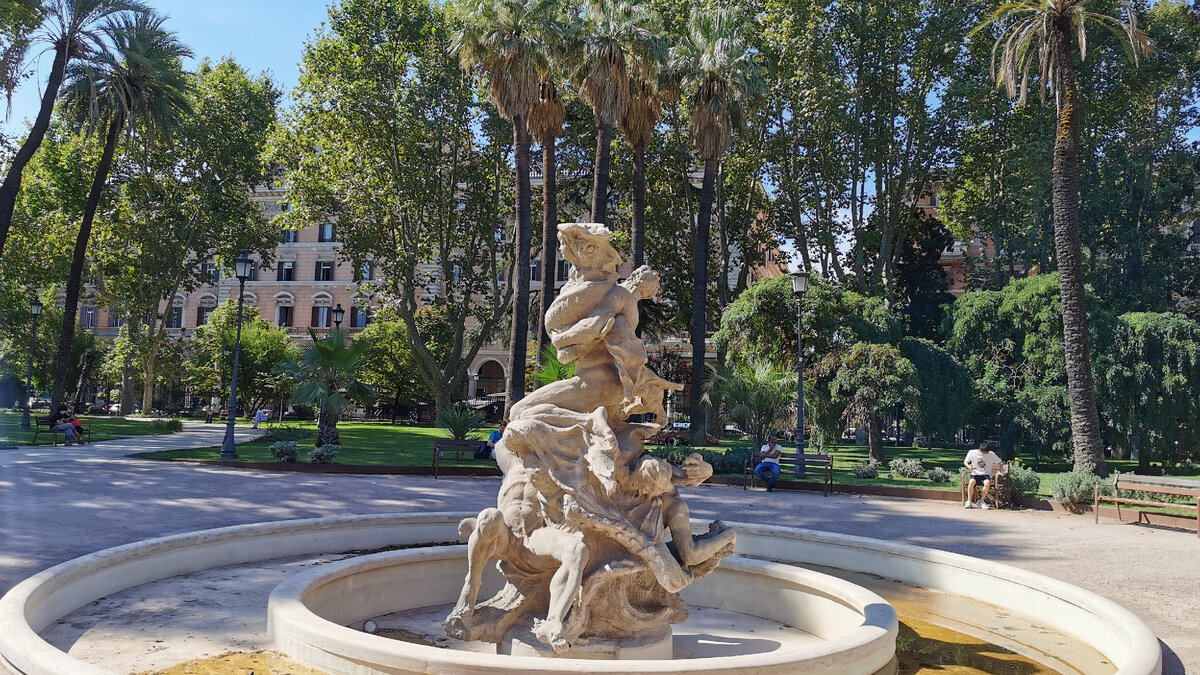 Площадь Виктора Эммануила II (Piazza Vittorio Emanuele II) - самая большая площадь в Риме