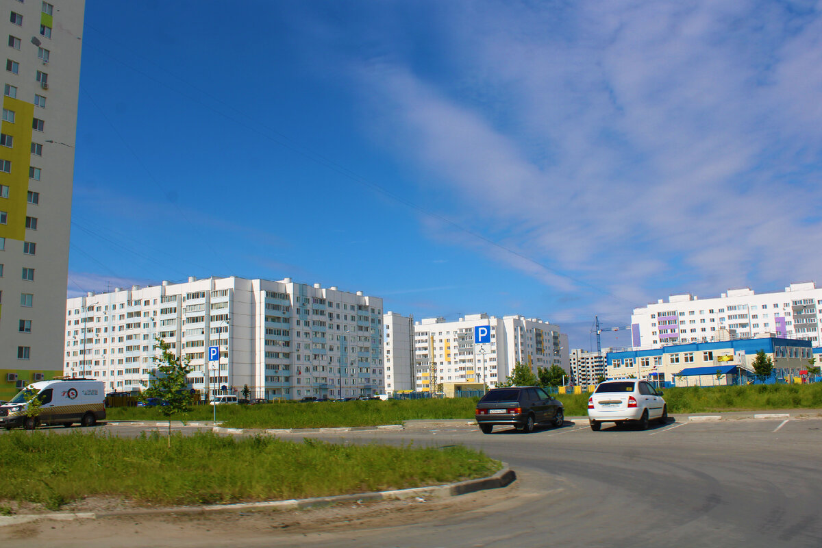 Ульяновск мне оказался совсем не знаком. Заволжский район и много  новостроек, перед которыми красуется советский метеор | Под зонтиком | Дзен