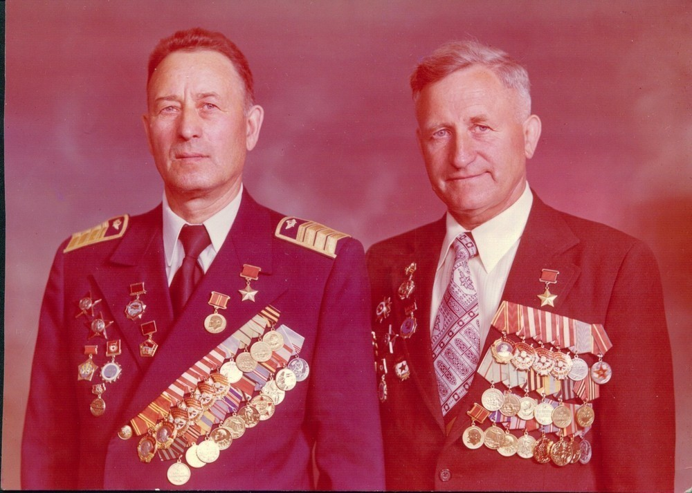 Братья Паничкины: слева- Николай, справа- Михаил