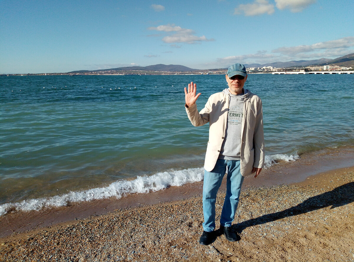 Михаил Лекс, автор рассказа и канала. Чёрное море. Геленджик, центральный пляж