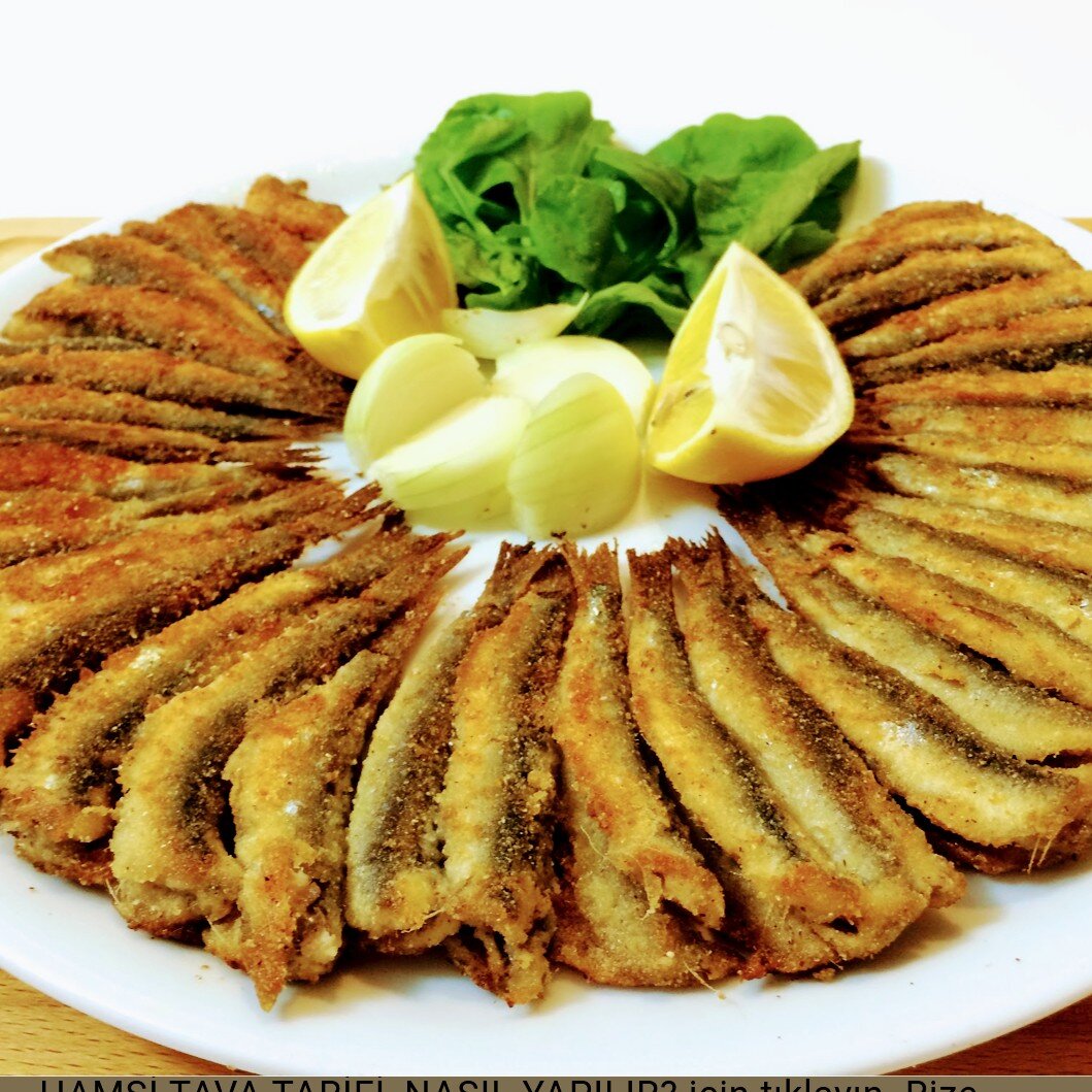 Фирменное блюдо черноморской кухни - хрустящая хамса жареная в кукурузной муке