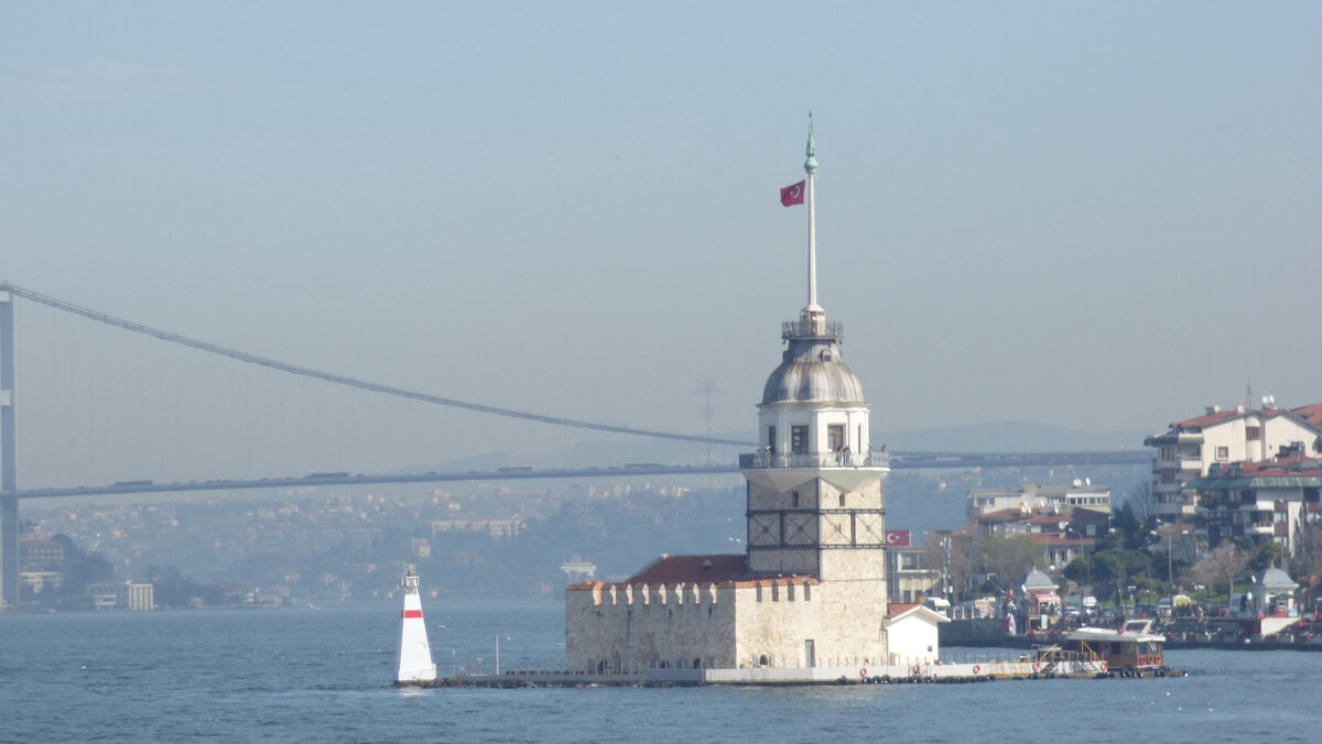 Fig. 01. Turkey, Istanbul, Bosporus strait, Maiden's tower - Kiz Kulesi.