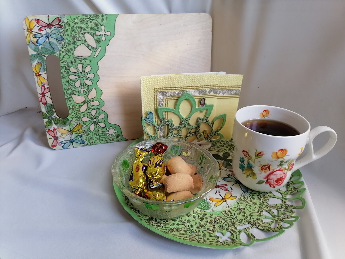 Методом декупаж с теплотой и любовью. Как я делала этот набор, я выложу видео. 