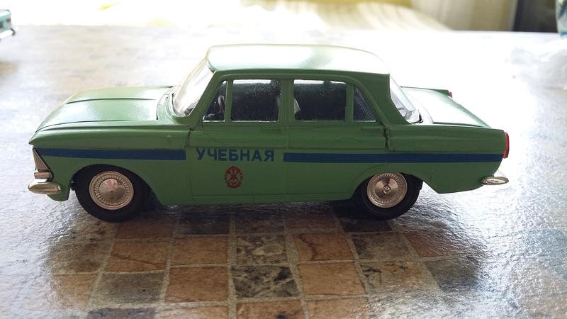 Москвич 408/412 "Учебная", 90-е, ЗАО Агат. Кузов салатовый, синий тамп (полоса). 
