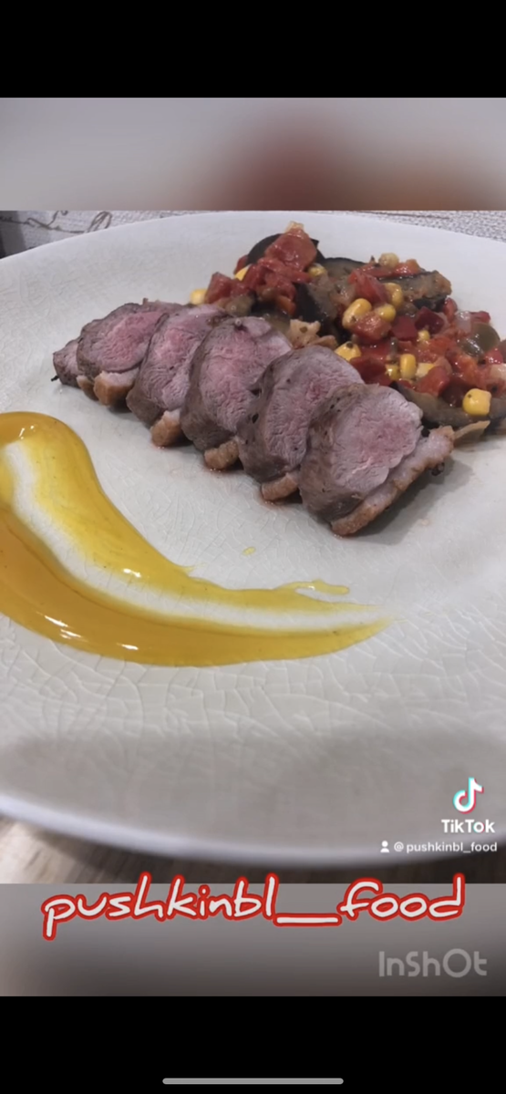 Утиная грудка с овощами.