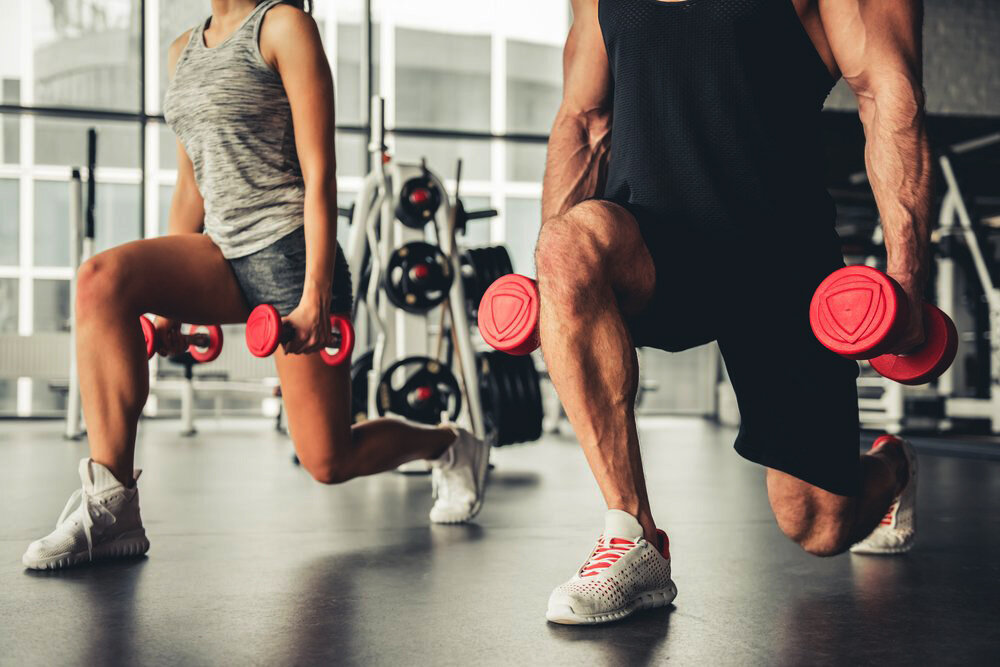 Выпады прекрасно прогружают квадрицепсы и ягодицы