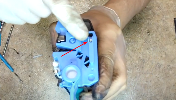 Фото 13. Немного срезали пластмассу вокруг оси