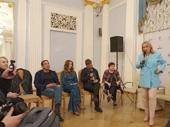     Организаторы, участники и журналисты подводят итоги юбилейного кинофорума / Елена Анифатьева