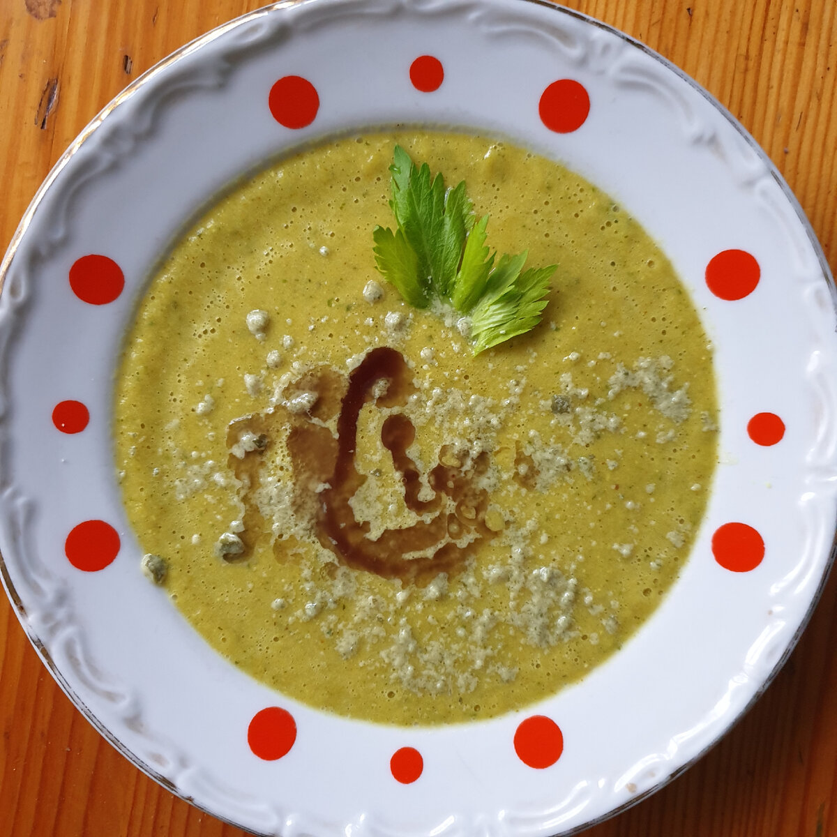 Суп из чечевицы и корня сельдерея