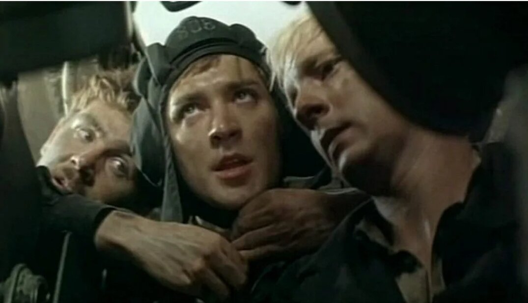 Изображение со страницы https://www.film.ru/movies/ekipazh-mashiny-boevoy/frames