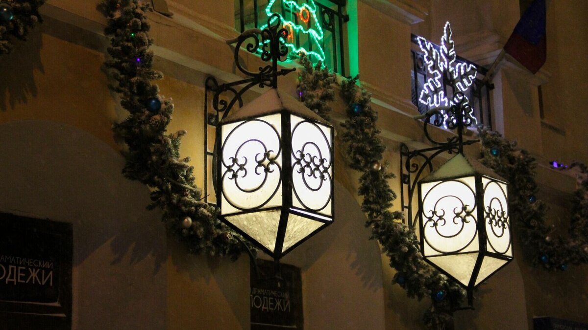     Январские каникулы можно провести по-всякому: можно доедать салаты с новогоднего стола, можно отлёживаться на диване. А можно отдохнуть интересно и сходить в кино, на хоккей и в театр. «Восток-Медиа» собрало для вас различные варианты в новогодней афише.