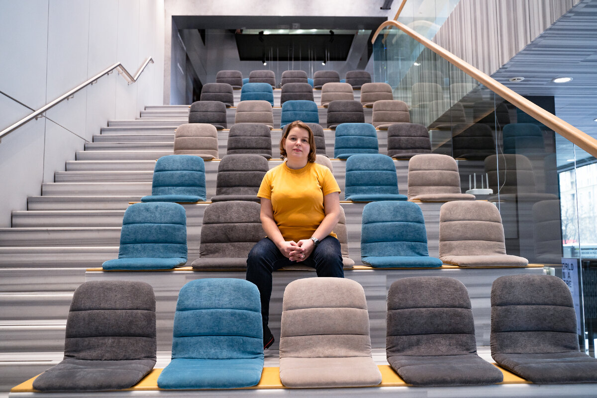 Всем привет! Меня зовут Елена Сокол и я логопед- практик. Я помогаю обычным мамам заниматься со своими детьми самостоятельно. Адепт семейного образования.