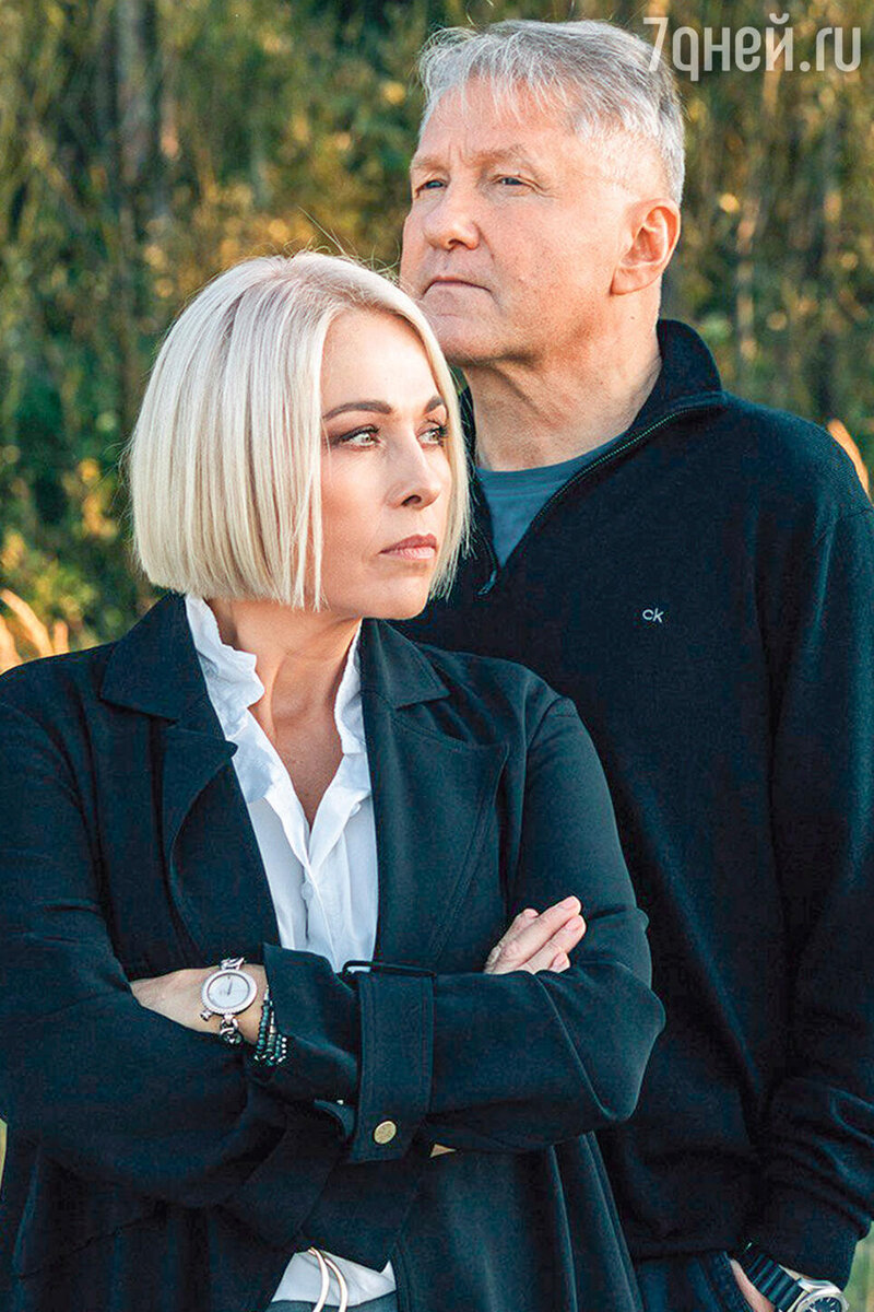    «От профессии мы с Игорем отдыхать не можем. Мне так повезло, что рядом со мной всегда есть советчик, который скажет правду!» С мужем Игорем Бочкиным Вита Плюме