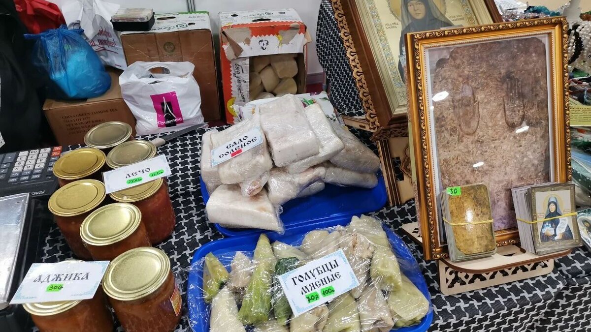     На православной выставке, которая открылась в Ростове, представили не только церковные артефакты, но и необычную монастырскую продукцию.