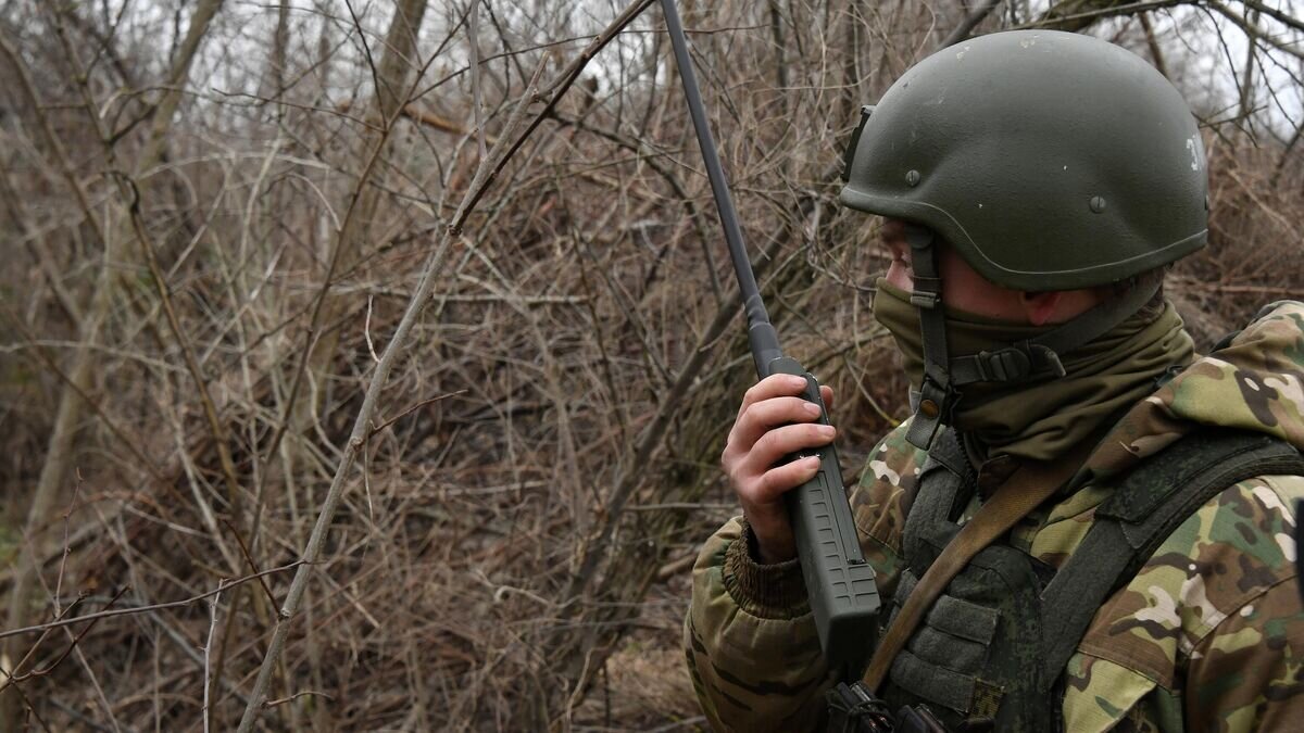    Военнослужащий ВС РФ на передовой в зоне проведения СВО© РИА Новости / Евгений Биятов