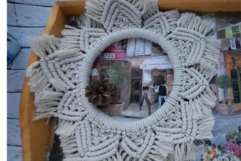 Салфетка «Романтика», в ней есть и кружево и бахрома, это и есть макраме