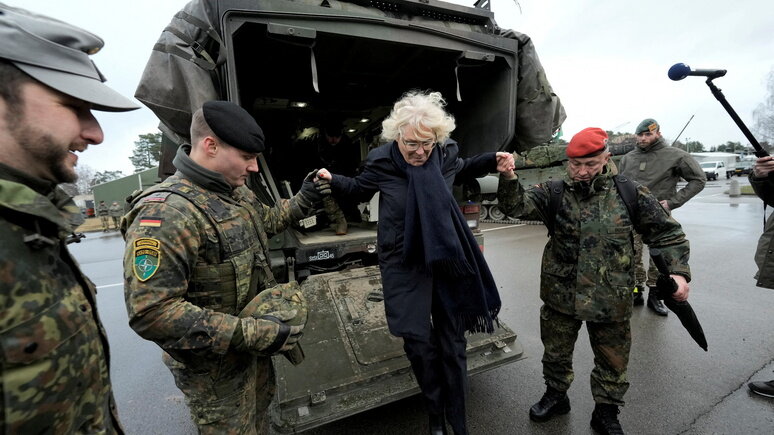 Министр обороны инспектирует воинскую часть