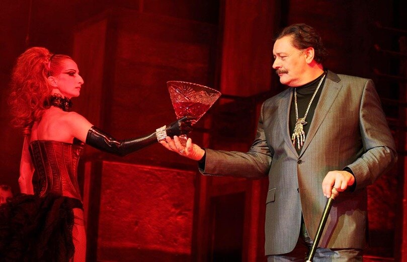Фрагмент из спектакля "Мастер и Маргарита", фото с сайта www.mxt.theater