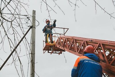    Специалисты Мособлэнерго © Сайт Министерства Энергетики Московской области