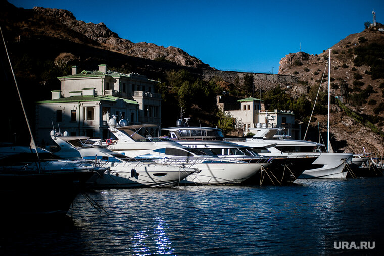    На арест россиянина, пытавшегося вывести яхту Вексельберга из-под санкций, выдан ордер