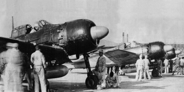 Самолёт 52c Zeros готовят к участию в атаке камикадзе (начало 1945 г.). Изображение: Wikimedia Commons📷
