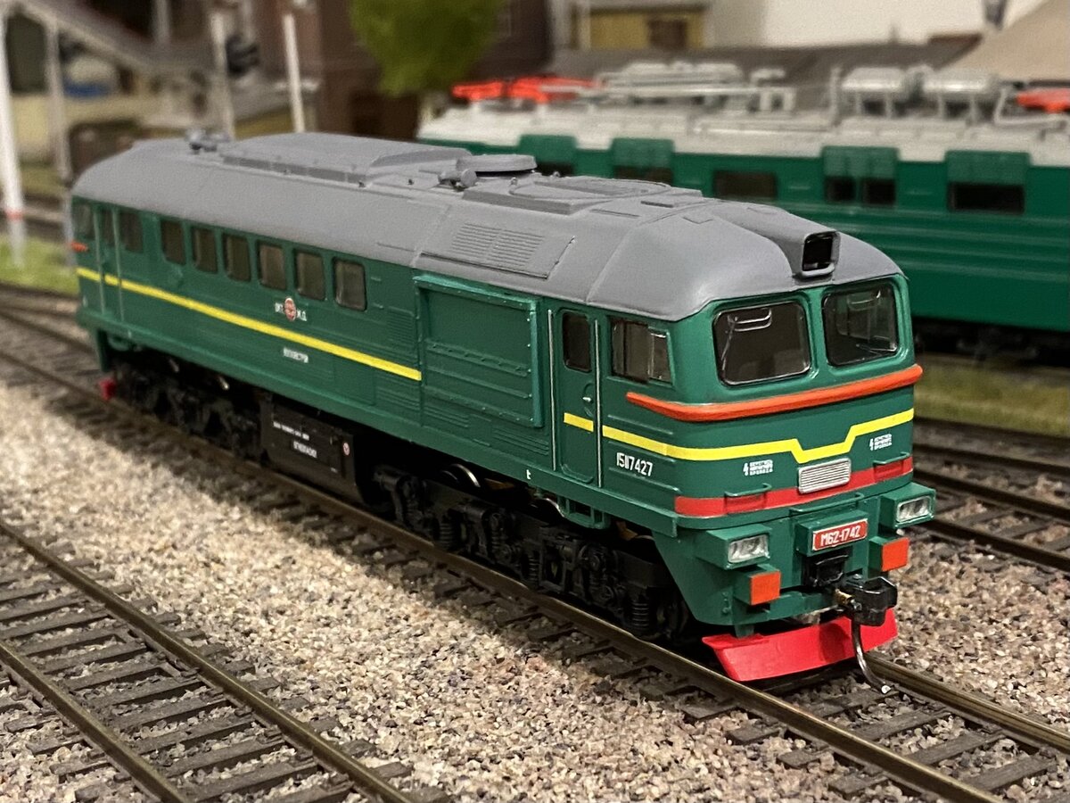 Модель тепловоза (Д)М62-1742.