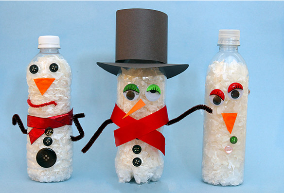 Веселый снеговик из картона своими руками. Новогодняя поделка в детский сад или школу.