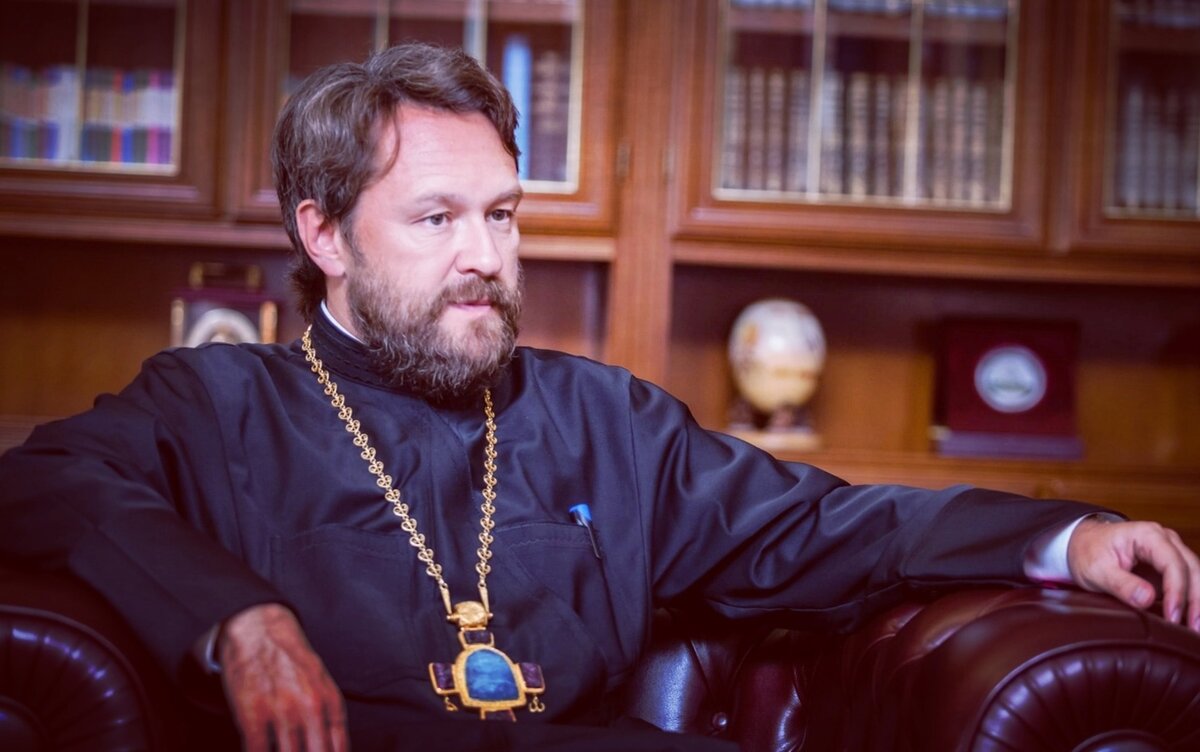 Илларион Алфеев — епископ Русской православной церкви, митрополит Венгерский и Будапештский, богослов, церковный историк, композитор, педагог, доктор богословия, доктор философии, публицист, писатель, автор и ведущий документальных фильмов, телеведущий.