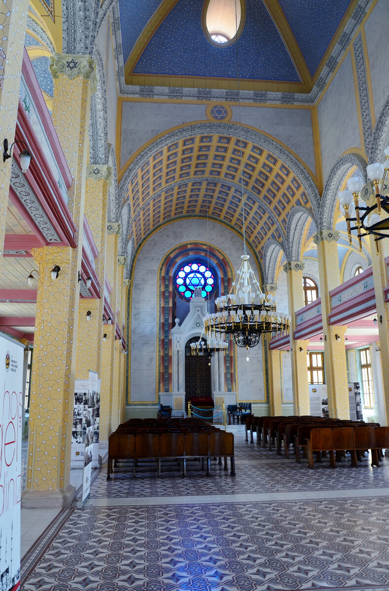 Большая Синагога Эдирне или же Адрианопольская Синагога является исторической сефардской синагогой, расположенной на улице Маариф в Эдирне в Турции.