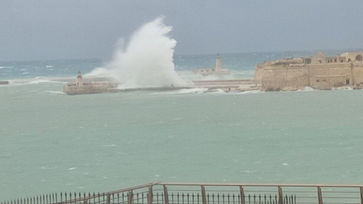 Море 10 февраля 2023 года, в День кораблекрушения Святого Павла