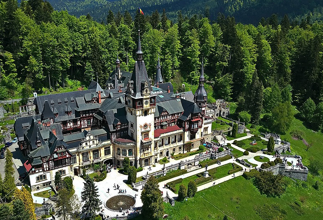 Two Romanian Castles. Dracula's Castle And Peles Castle " Travelocafe Zamki, Pię