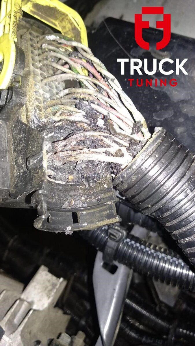 Разъём блока управления постобработкой АСМ, повреждение мочевиной, короткое замыкание, оплавление, возгорание