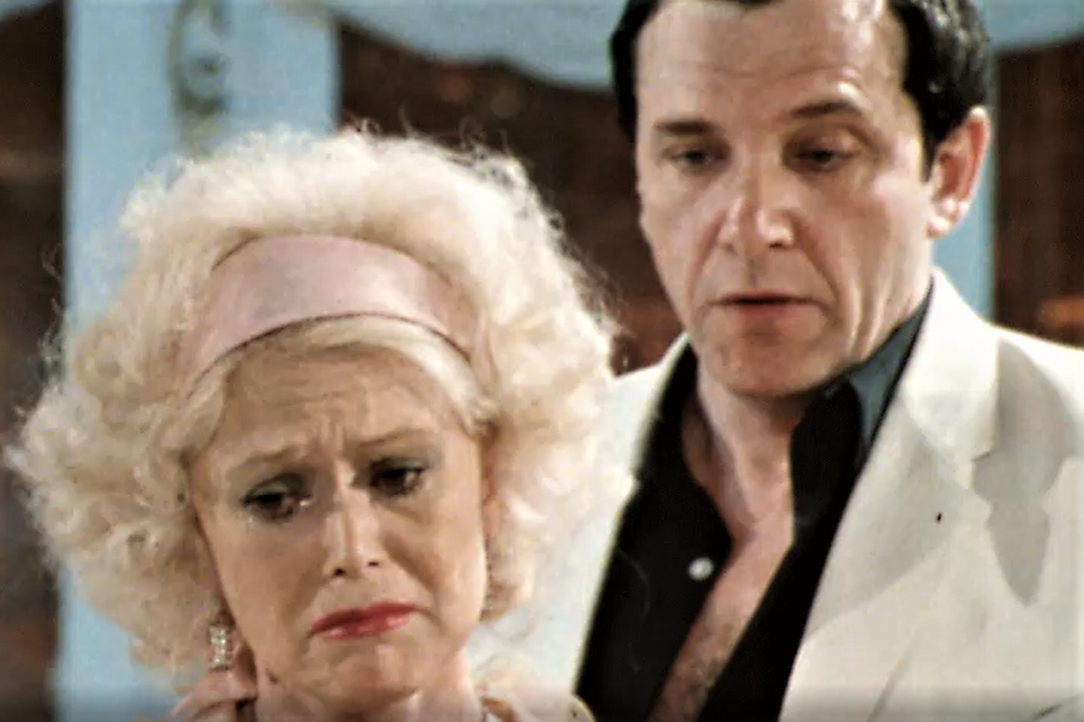 Кадр из телеспектакля "Кошка на раскаленной крыше" (1989)