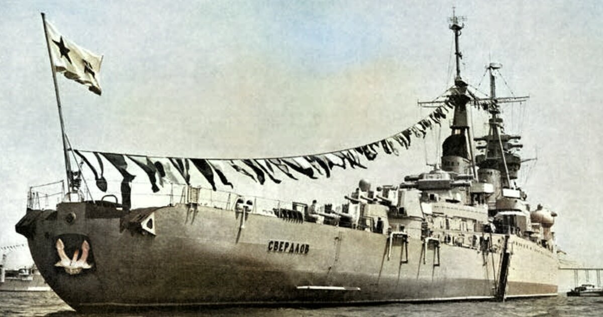 В день своего прибытия в Портсмут крейсер «Свердлов» 10 июня 1953 года, как и все  корабли, стоящие на Спитхэдском рейде, расцветился флагами по случаю дня рождения 
герцога Эдинбургского — супруга королевы Елизаветы II