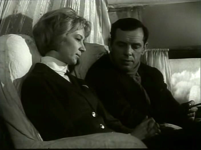 Роль А Демидовой - стюардесса Ольга.