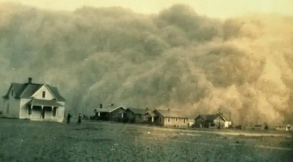 Пыльная буря приближается к Стратфорду, штат Техас, в апреле 1935 года.