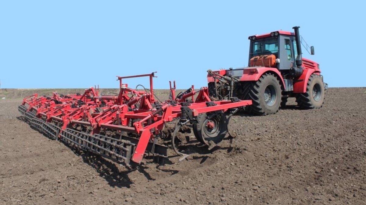 Фото: chmis.ru Культиватор широкозахватный универсальный Полярис-12N производства ЗАО «Белинсксельмаш» на испытаниях