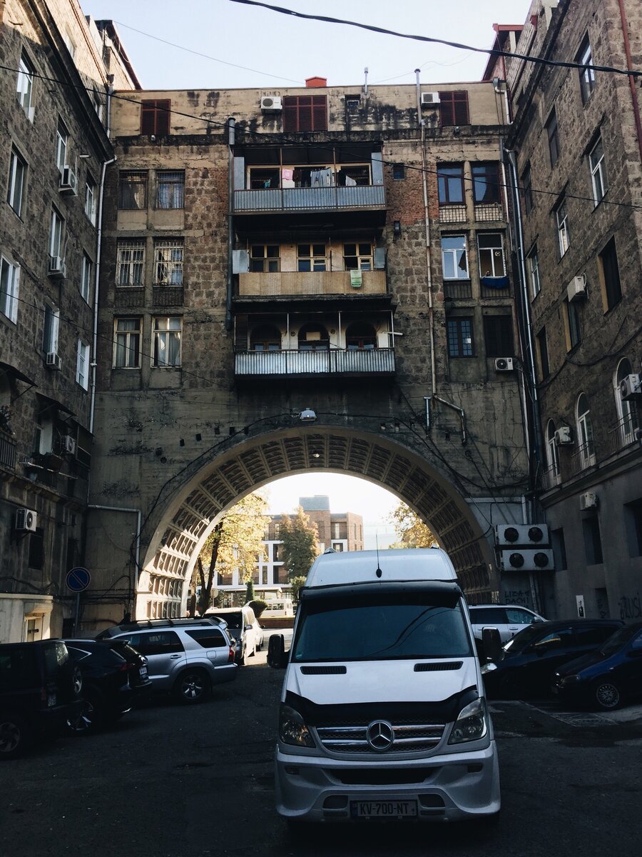 Стандартные кварталы в Грузии. 