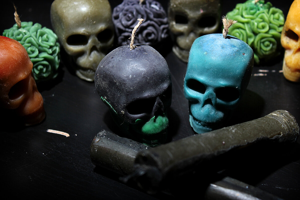 Сложно переоценить значимость свечей в создании атмосферы для работы...