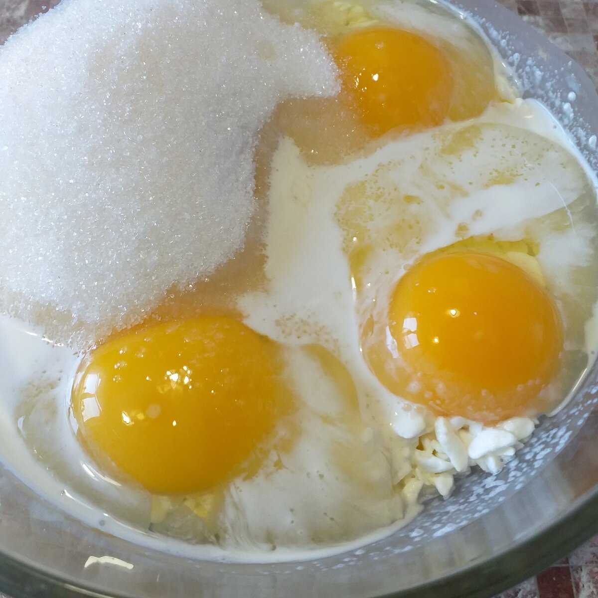 Смешиваем продукты для начинки