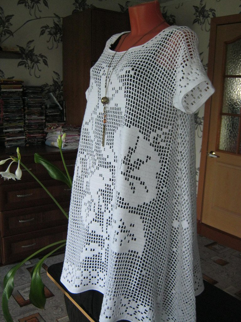 Туника филейной вязкой. Туника черные розы филейкой. Туника филейным вязанием. Наталья олейникова филейное вязание. Туника бохо крючком филейка.