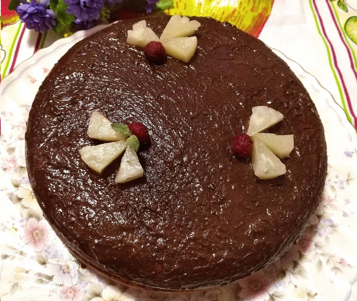 В 90-е мама частенько пекла торт без яиц и молочных продуктов. Сейчас пеку я (вкусно, просто, тесто мягкое и воздушное)