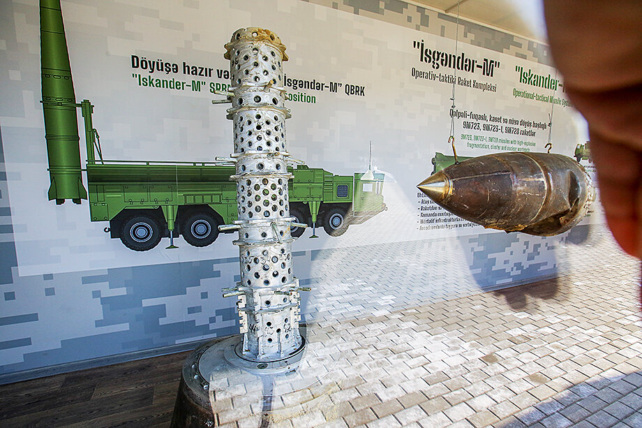 Обломки ракет «Искандер-М» в парке военных трофеев, открытом 12 апреля 2021 года в Баку. Фото: Aziz Karimov/Getty Images