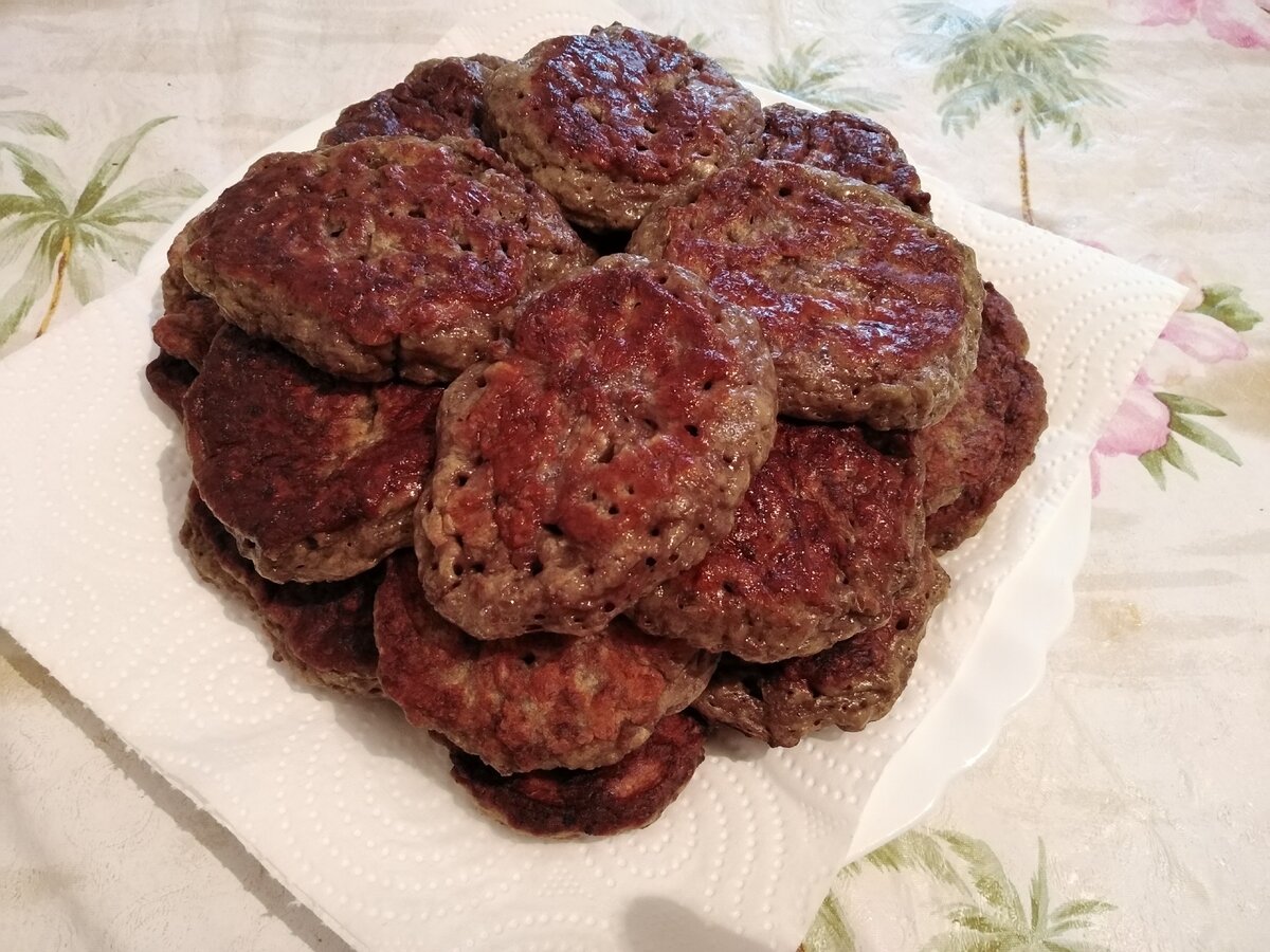 Оладьи из печени куриной пышные на сковороде. Пышные печеночные оладьи. Оладьи из печени. Оладьи из печени фото. Оладьи из печени по кунцевски.