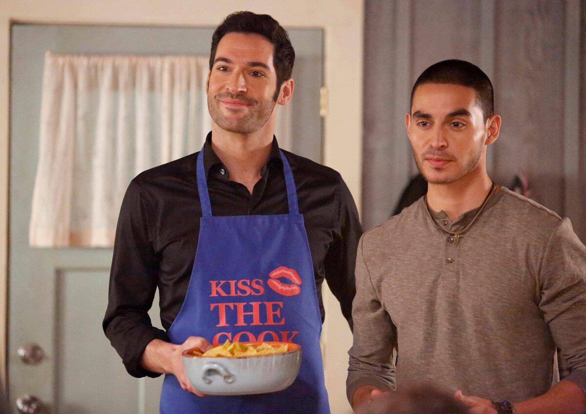 Мэнни Монтана справа в роли Джуниора.