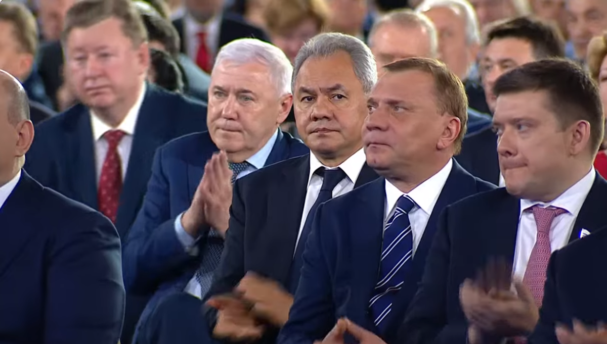 Скриншот из видео. Послание Президента Федеральному Собранию. Члены правительства одобряют.